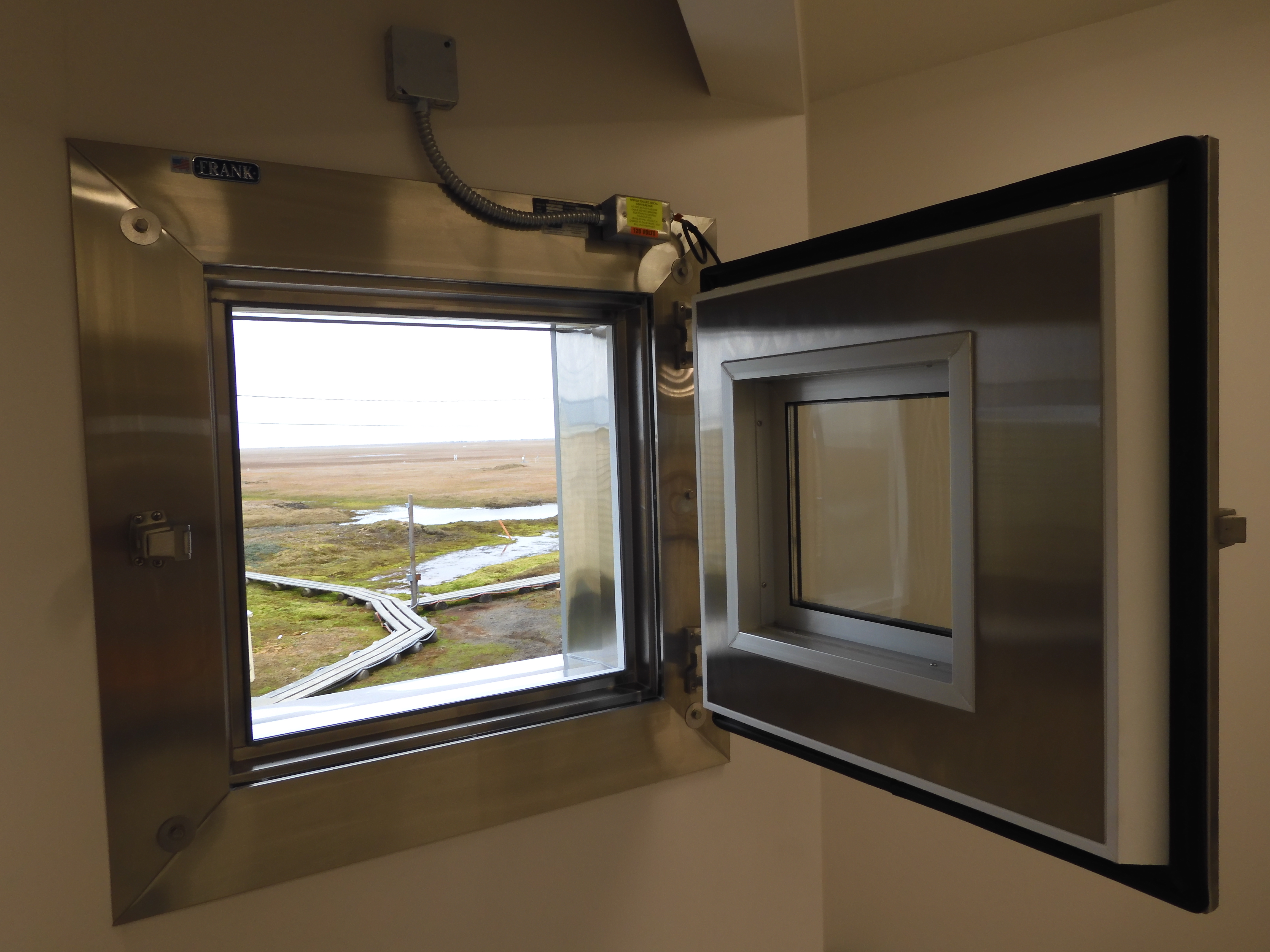 The spectrophotometer has moved to the new laboratory where open windows allow more accurate and continuous measurements. Improved humidity and temperature control also enable better data quality in the harsh Arctic conditions. Observations are suspended from mid-November to mid-January when the sun never rises above the horizon in Barrow.