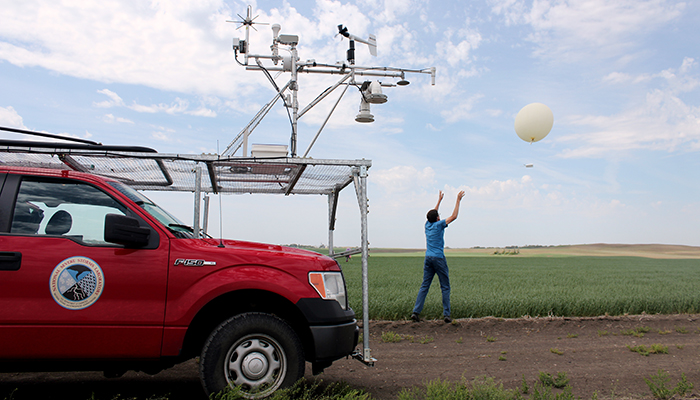 Erik Rasmussen, coordinator of the NOAA National Severe Storms Laboratory-funded project and University of Oklahoma Cooperative Institute for Mesoscale Meteorological Studies researcher, sends a weather balloon aloft on May 31 near Salina, Kansas. The balloons travel about 80,000 feet, measuring basic atmospheric conditions. The radio-transmitted data provide researchers with guidance for when and where storms will form. 
