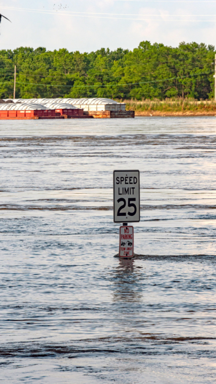 Photo of the Mississippi River flooThe Mississippi River floods the city of St. Louis.ds the city of St. Louis.