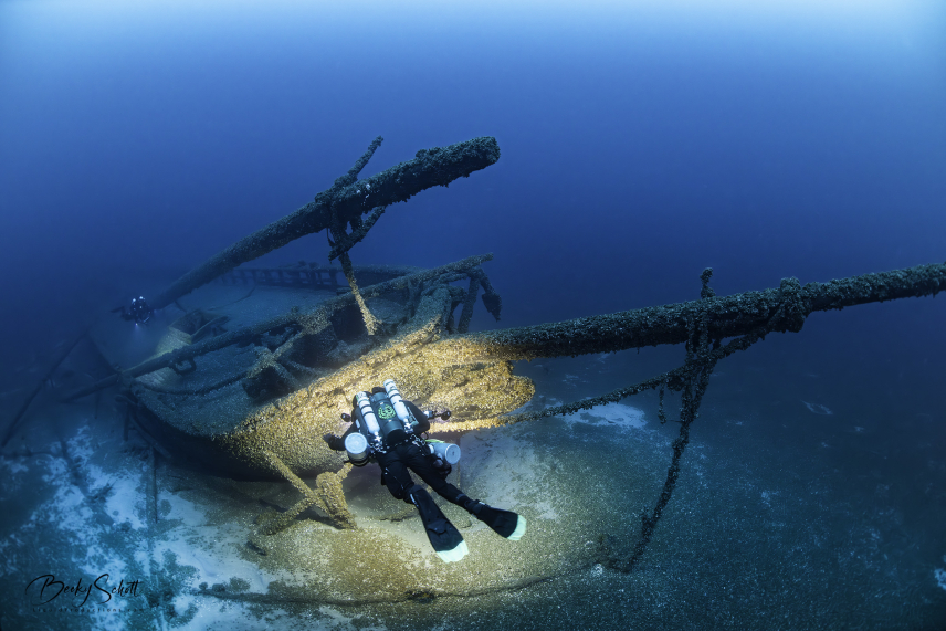 Divers explore the Gallinipper shipwreck in the Wisconsin Shipwreck Coast NMS. Built in 1832, it's the oldest shipwreck in Wisconsin waters.