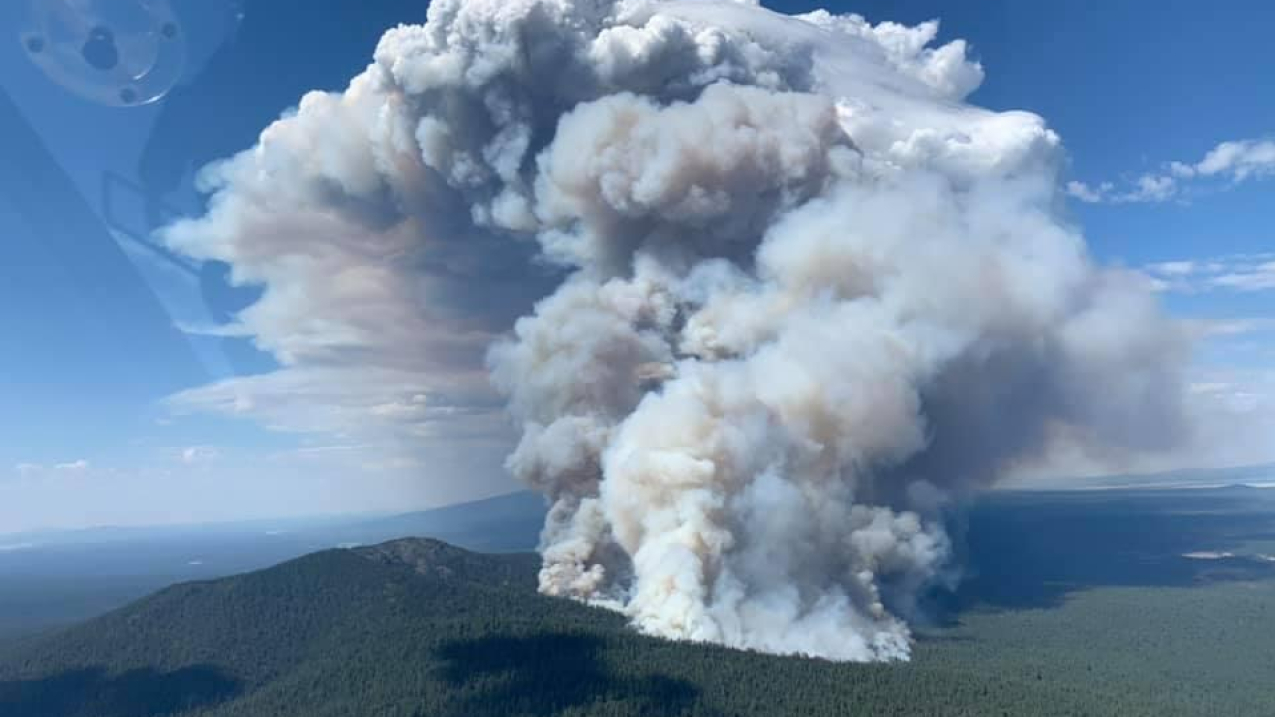 An early photo of a huge smoke cloud from the Bootleg wildfire in Oregon. July 17, 2021.