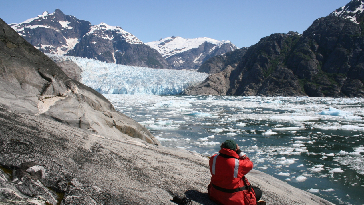 Photo showing NMML harbor seal researcher Dave Withrow conducts a seal count during a harbor seal pupping survey. (Image credit: Aleria Jensen/NOAA)