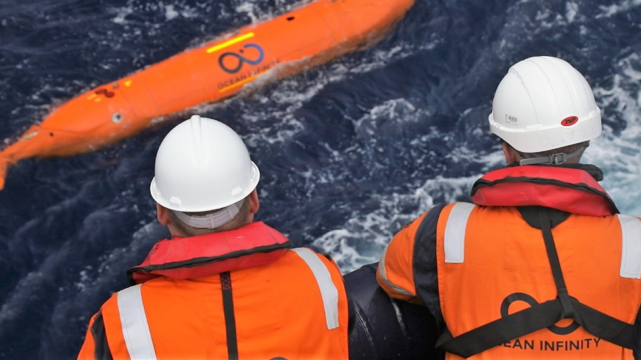 Ocean Infinity’s autonomous underwater vehicles can be simultaneously deployed. Each AUV is launched from the back of the vessel.
