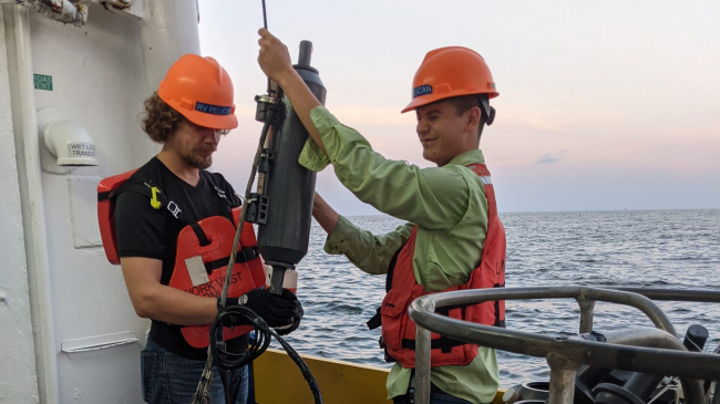 Scientists prepare to collect near-bottom water aboard the R/V Pelican to verify oxygen measurements used to determine the size of the Gulf of Mexico hypoxic zone.