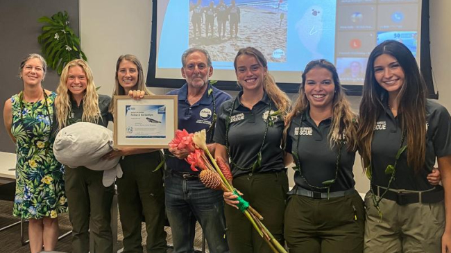 Hawaiʻi Marine Animal Response receives the 2023 Hawaiian Monk Seal Partner in the Spotlight award.