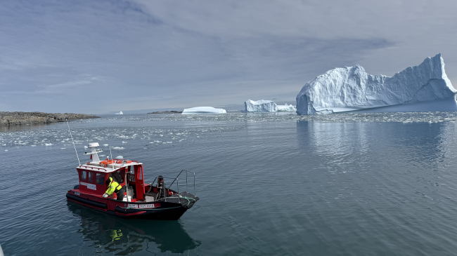 Chilean Antarctic Program boat in Anvers Island, Antarctica. Bob Farrell,  Creative Commons CC BY-NC-ND 4.0.