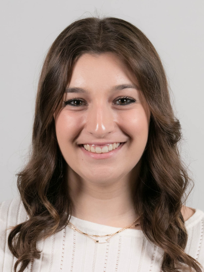 A headshot of Elizabeth Roros.