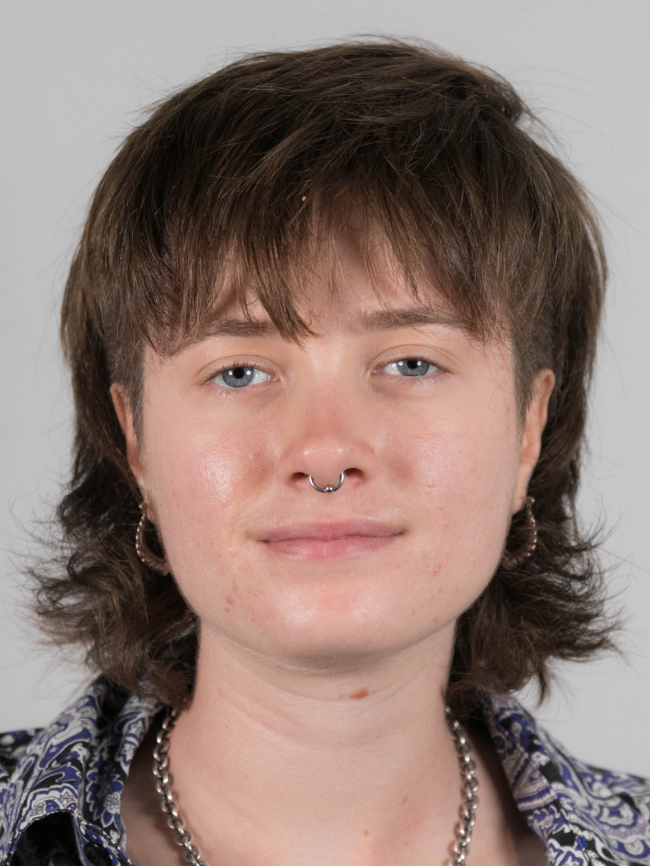 A headshot of Ellie Barkyoumb.