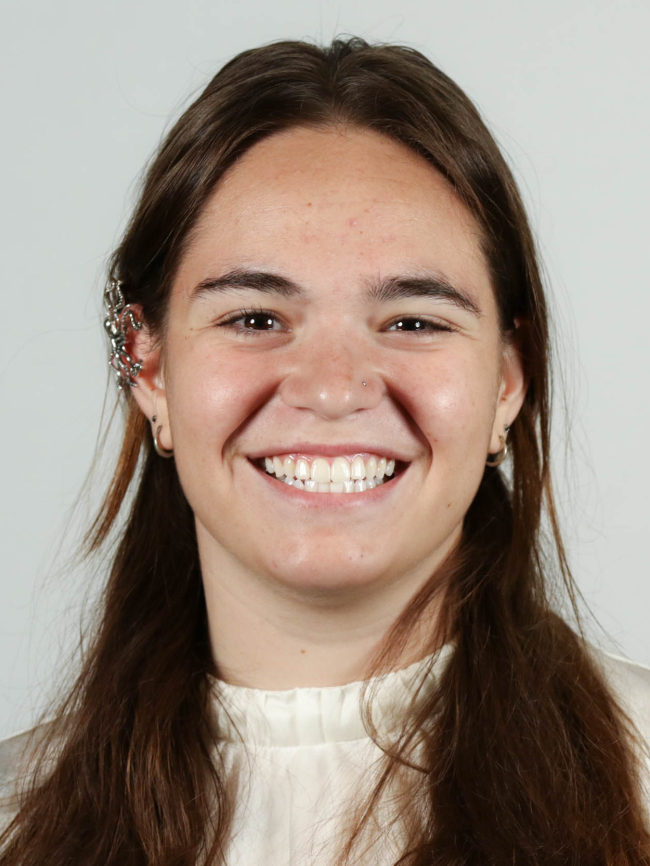 A headshot of Lindsay Weingart.