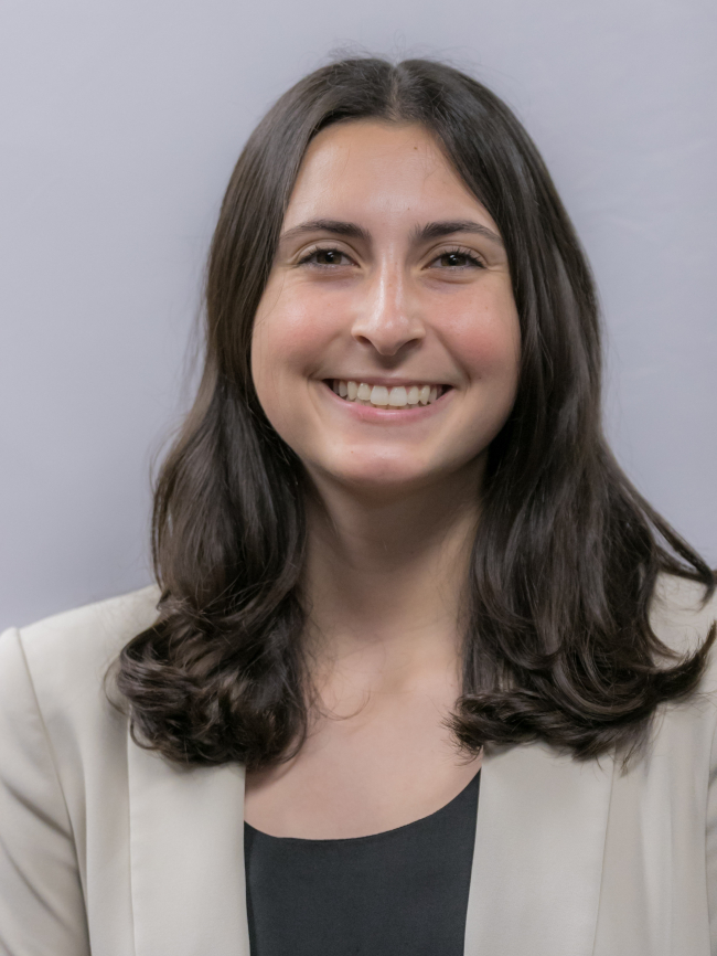 A headshot of Clara Divincenzo.