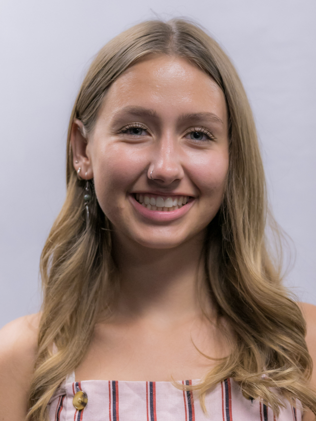 A headshot of Clara Oxford.