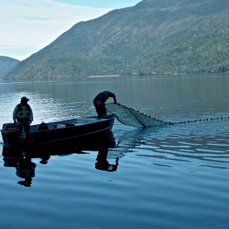 (NOAA Fisheries deploying a beach seine in Kitimat, B.C., Canada.
