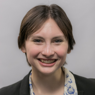 A headshot of Emma Knudson.