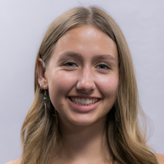 A headshot of Clara Oxford.